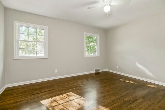 Building Photo - 9859 Connell Dr