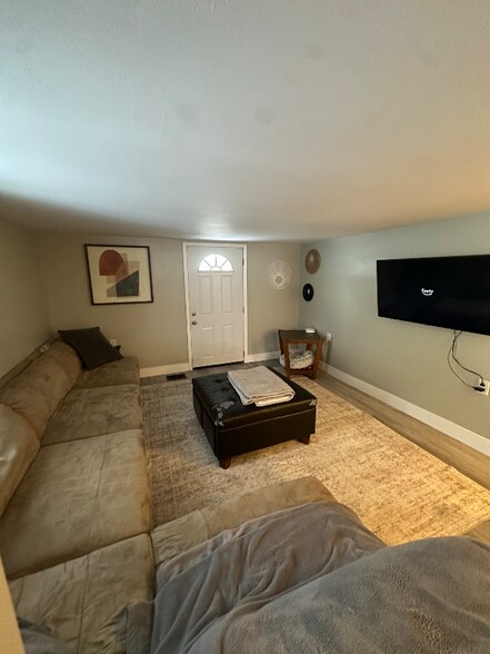 Building Photo - 150 E North St