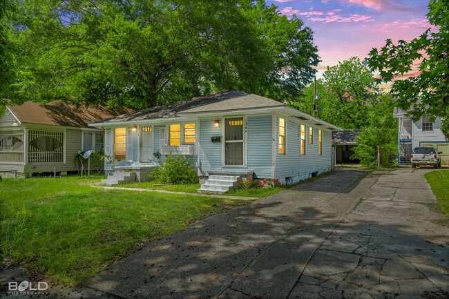 Primary Photo - 134 E Herndon St