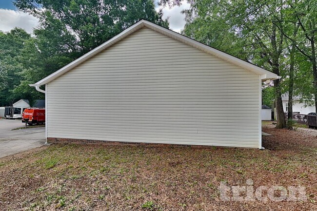 Building Photo - 1614 Barbara Ann Cir