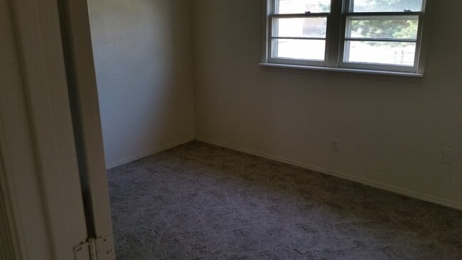 Building Photo - 307 Ponderosa Ln