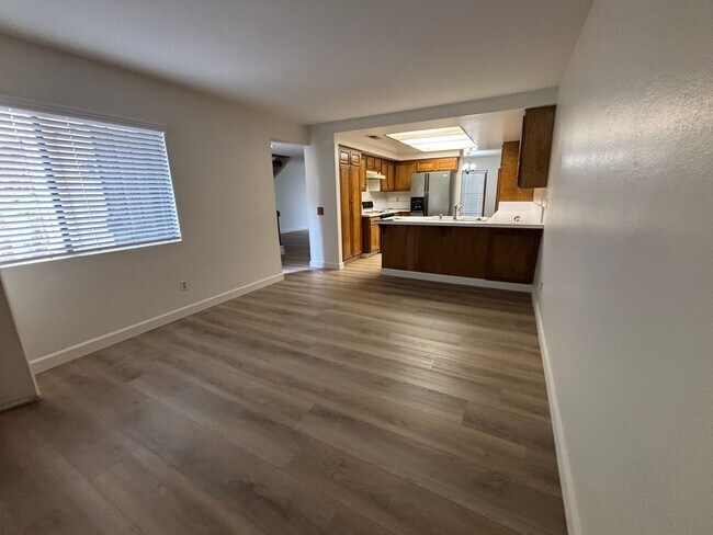 Building Photo - Spacious Updated Bonita Condo