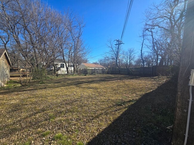 Building Photo - 4 Bed 2 Bath at Shawnee