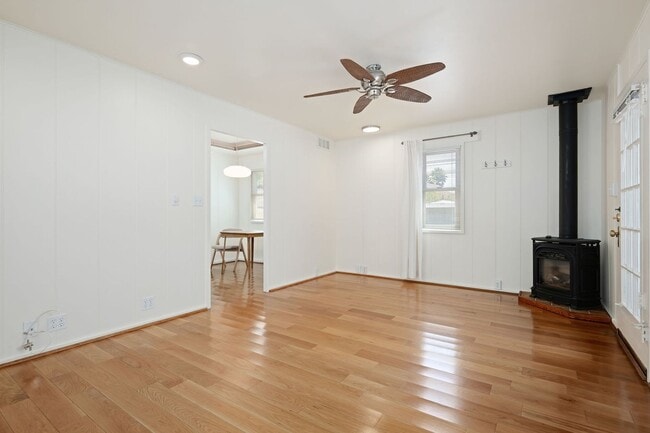 Building Photo - Charming One-Bedroom Retreat in Santa Barb...