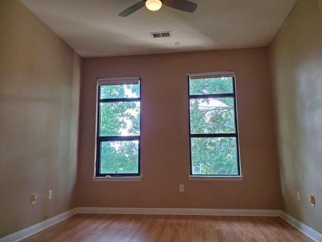Building Photo - South End condo 1 Bedroom/1 Bath close to everything!