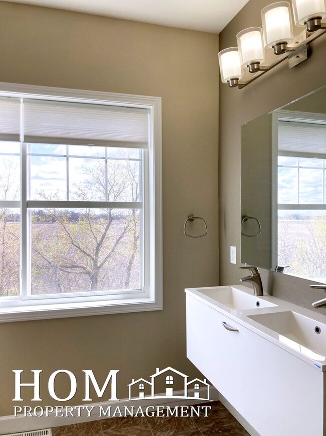 Building Photo - 3021 Bluestem Trl