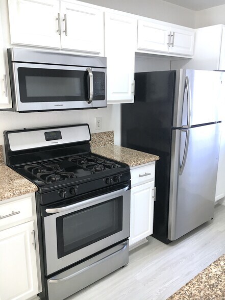 Stainless Appliances - 1236 Amherst Ave