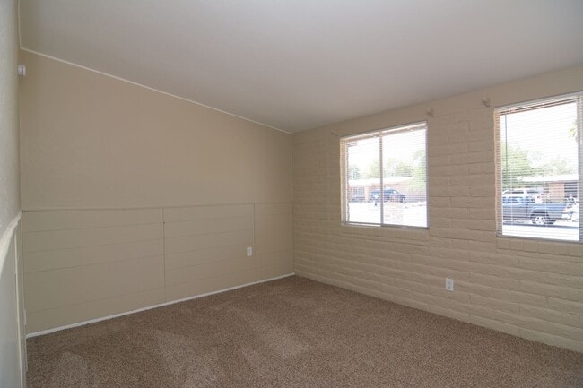 Building Photo - Charming 3 Bedroom 2 Bath House! Great Nor...