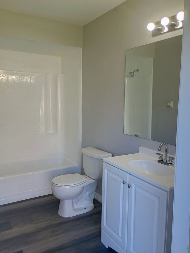 Building Photo - 2 bed 2 bathroom duplex Completely UPDATED!!!