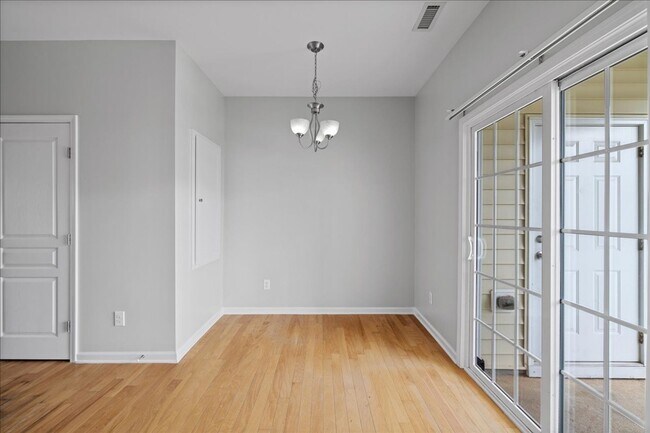 Building Photo - Well Maintained Three Bedroom Home!