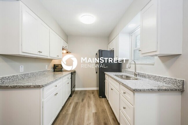 Building Photo - 3 Bedroom Pet-Friendly Home in ST CHARLES,...