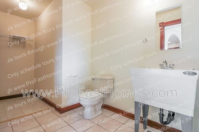 Building Photo - 3232 N Michigan Ave