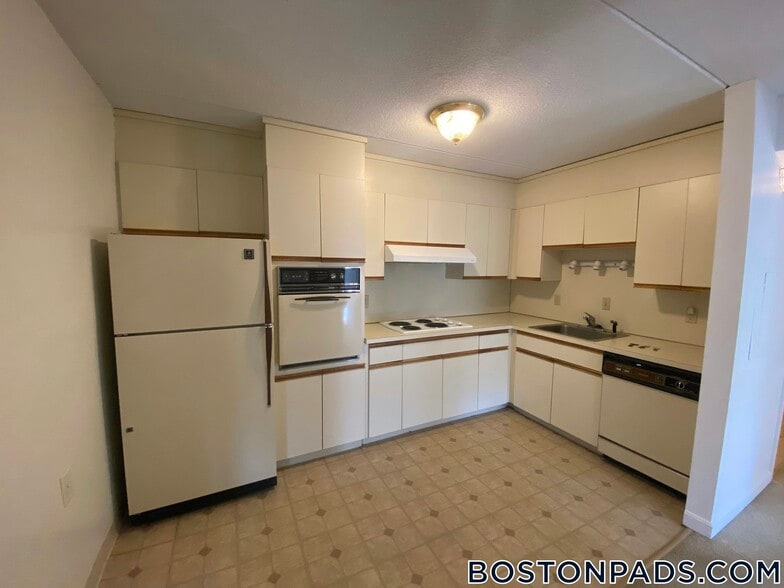 Building Photo - 757 Highland Ave