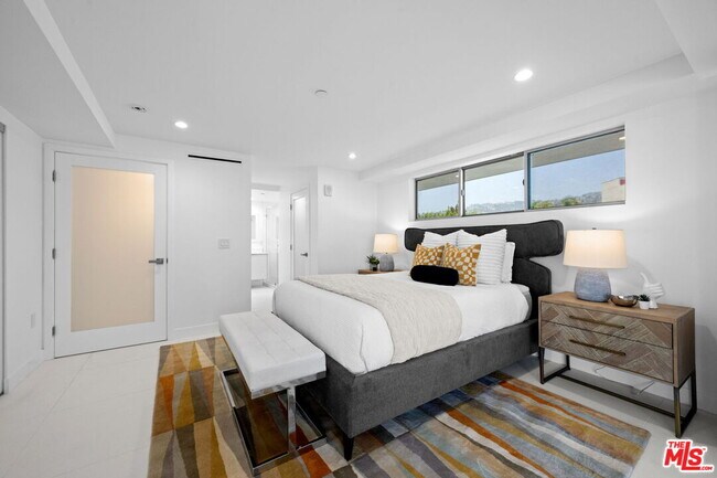 Building Photo - 621 Kings Rd