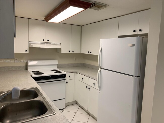 Building Photo - 9631 SW 138th Ave