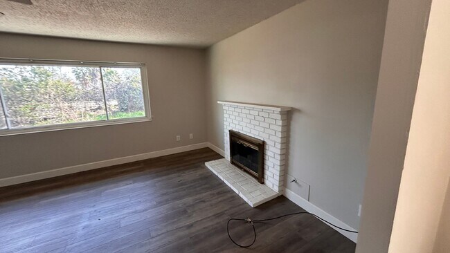 Building Photo - 2960 Cabrillo Dr