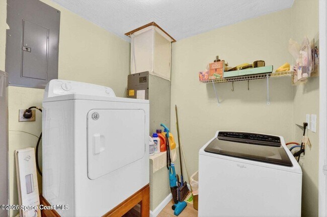 Building Photo - 2285 Fruitwood Ct
