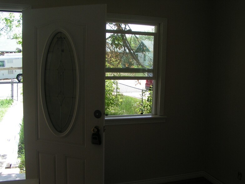 Building Photo - 1357 Kenton St