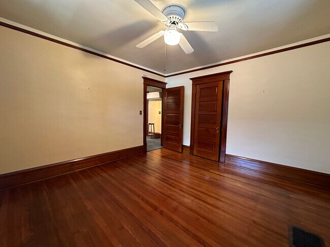 Building Photo - 431 N Cherry St