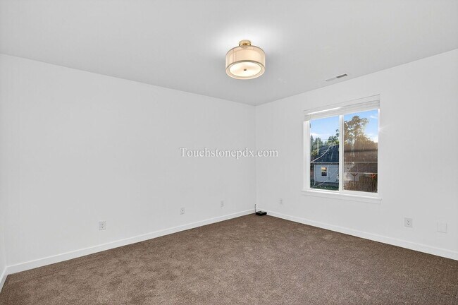 Building Photo - 13838 SE Knight St