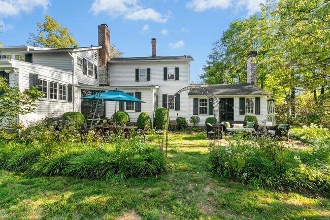 Building Photo - 561 Middlesex Rd