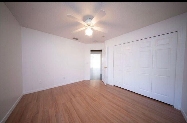 Building Photo - 5456 Los Palma Vista Dr