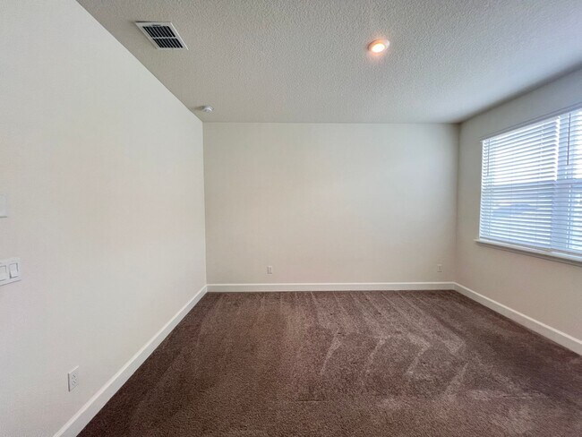 Building Photo - Gorgeous Furnished Home in Winter Garden!