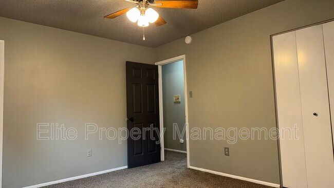 Building Photo - 4030 Ridge Dr