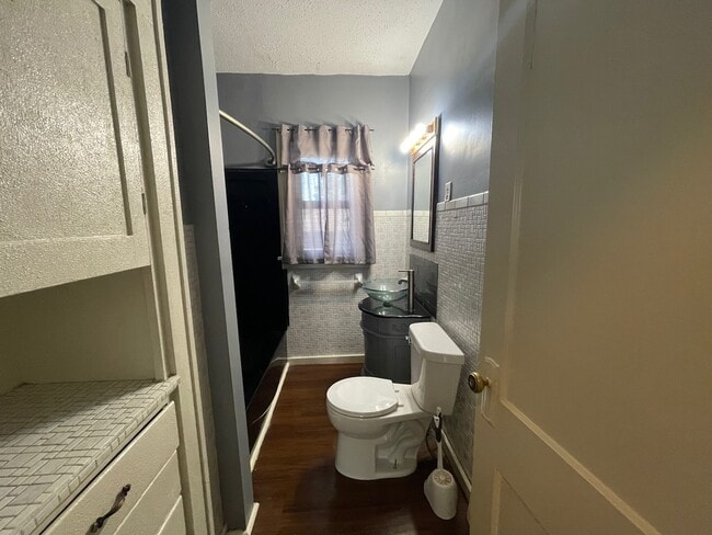 Building Photo - 303 E Winter Ave