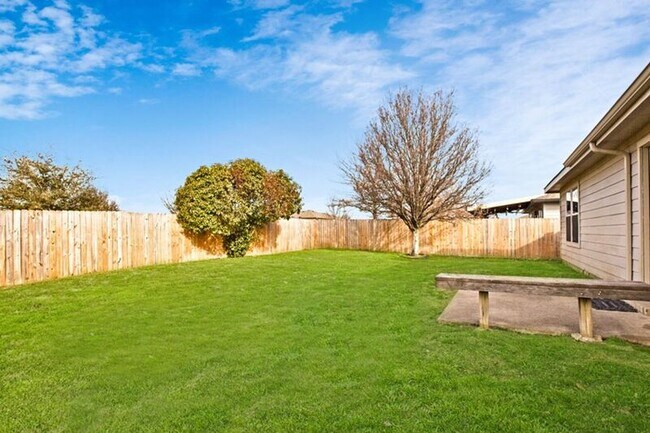 Building Photo - 1118 Water Oak Way