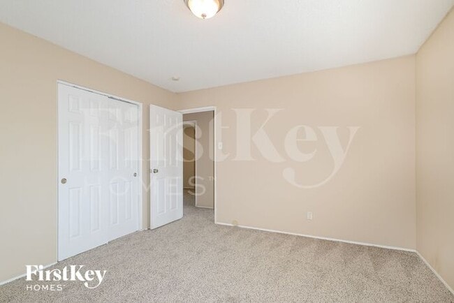 Building Photo - 580 Moule Dr