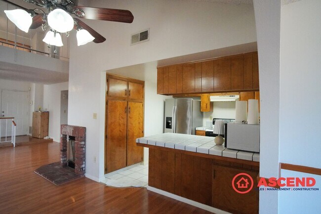 Building Photo - Splendid Home In East Bakersfield!