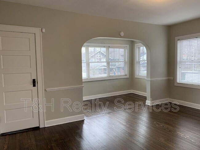 Building Photo - 4842 N College Ave