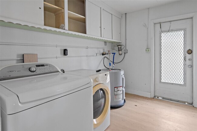 Building Photo - 4510 NW 49th Dr