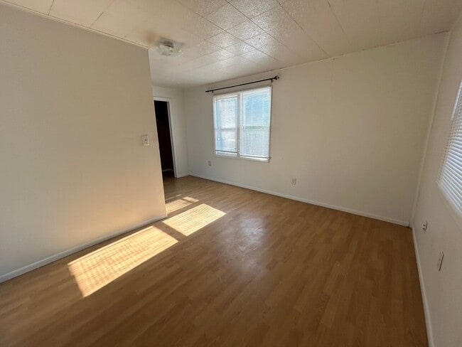 Building Photo - Large 2 Bed 1 Bath House with Fenced Yard and Washer Dryer Hookups