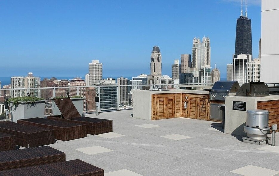 Building Photo - 303 W Ohio St