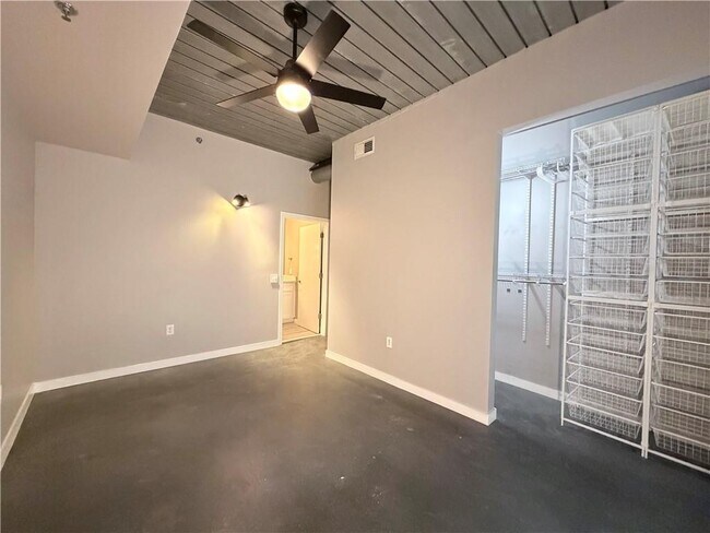 Building Photo - 620 Glen Iris Dr NE