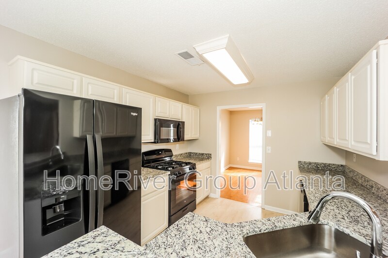 Building Photo - 181 Saddleview Trail