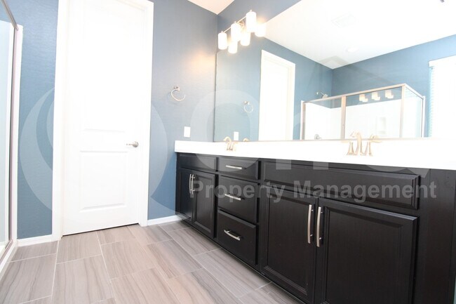 Building Photo - 2100 E Wisteria Dr