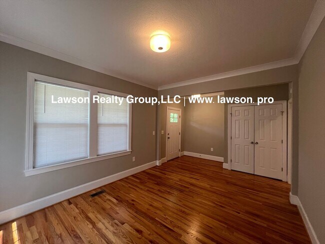Building Photo - 2337 Martin Ln SW