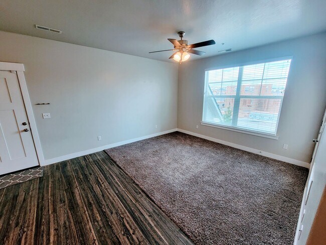 Building Photo - Gorgeous Modern Home!