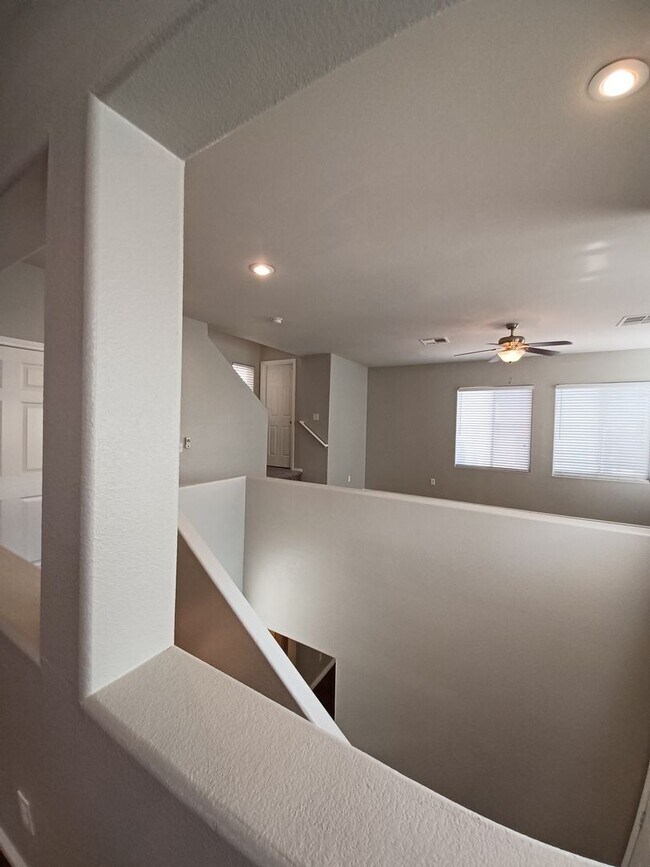 Building Photo - Spacious Tri-Level Home with 4 Bedrooms & ...