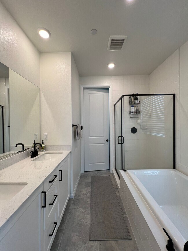 Building Photo - 27717 Stonehurst Ln