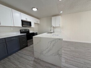 Building Photo - 1541 E Quincy Ave