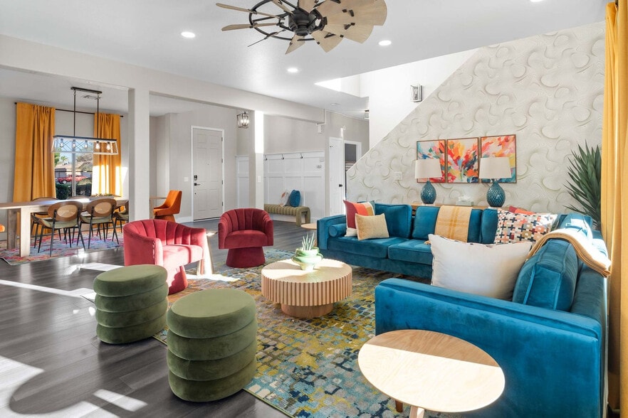 Building Photo - 4900 S Springs Dr