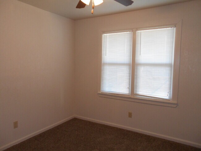 Building Photo - 3/2/2 close to Texas Tech!