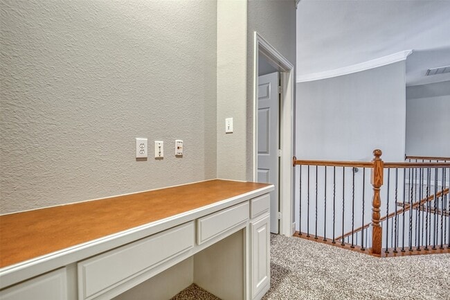 Building Photo - 6533 Riveredge Dr
