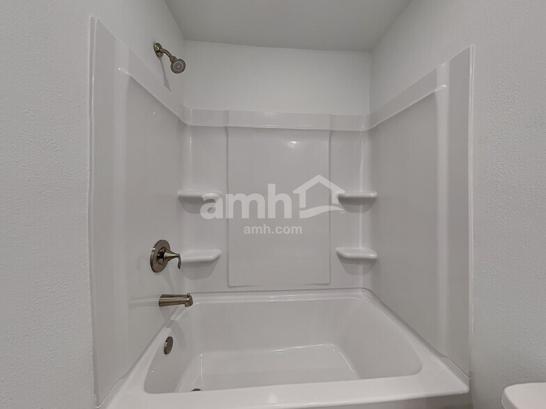 Building Photo - 3013 20th Ave W