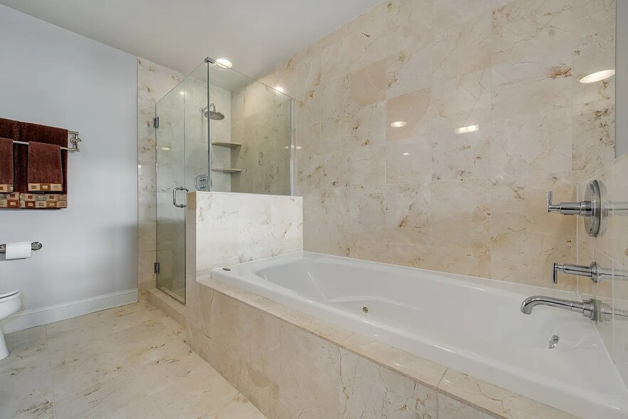 Master Bath - 23 N Green St