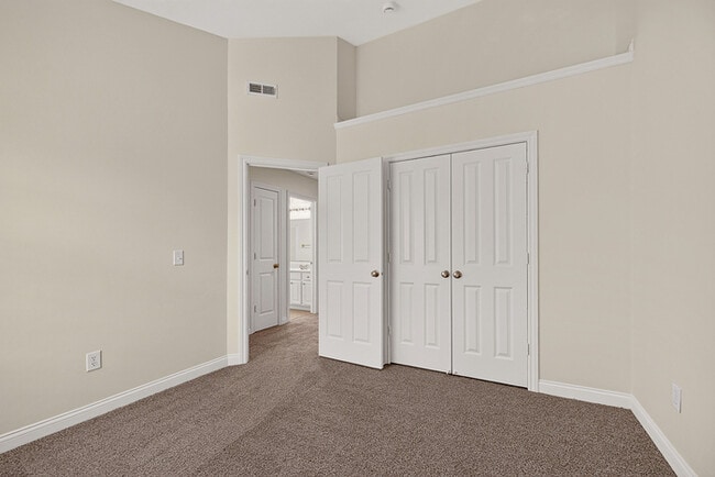 Building Photo - Beautiful 3 Bed Townhome In the Heart Of Village Of West Clay!